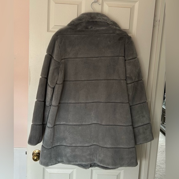 Junge Coat - Picture 11 of 11